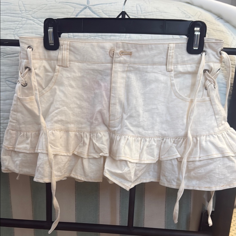 Edikted Off-White Mini Skirt